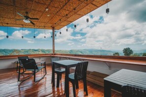 Outdoor dining - Premium Quadruple Room (Malabuyoc)