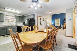 Dining - Our Majestic Hideaway – Where Family Meets Serenity (Burnside)