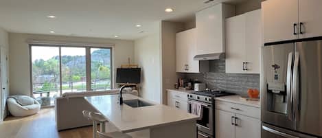 Microondas, horno, parrilla de estufa y lavavajillas