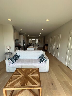 Smart TV - 3-bedroom townhome in wonderful North Chattanooga with AMAZING view of city! (Chattanooga)