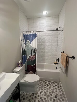 Shower, hair dryer, towels, soap - 3-bedroom townhome in wonderful North Chattanooga with AMAZING view of city! (Chattanooga)