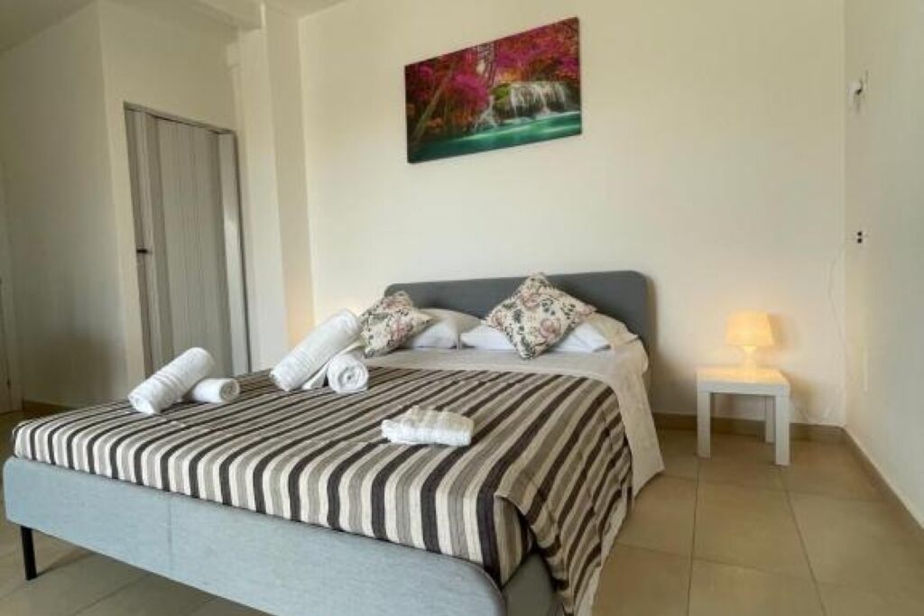 1 chambre, fer et planche à repasser, lit parapluie, Wi-Fi gratuit