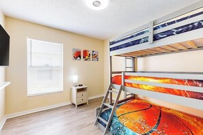 4 bedrooms, iron/ironing board, WiFi, bed sheets