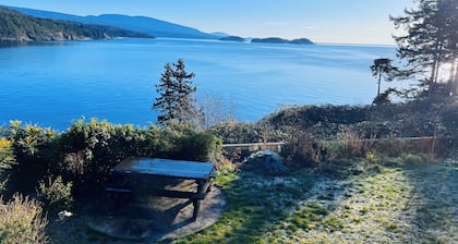 Supernatural Waterfront Garden Suite - Spacious 2BR 1Bath fully equipped