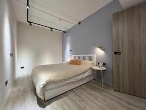 3 camere, una scrivania, ferro/asse da stiro, culla da viaggio