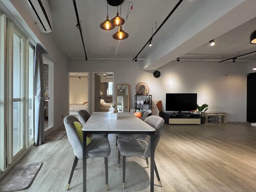 Zhongxiao Fuxing High-Rise View Apartment - 3 Bedrooms/ 2 Bathrooms