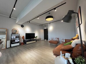 Smart TV - Zhongxiao Fuxing High-Rise View Apartment - Three Rooms, Two Bathrooms (Taipei City)