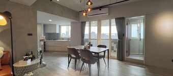 Zhongxiao Fuxing High-Rise View Apartment - Three Rooms, Two Bathrooms