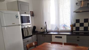 Micro-ondes, four, plaque de cuisson, lave-vaisselle