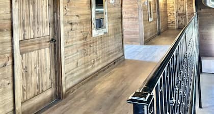 Cozy Longhorn Suite on the River