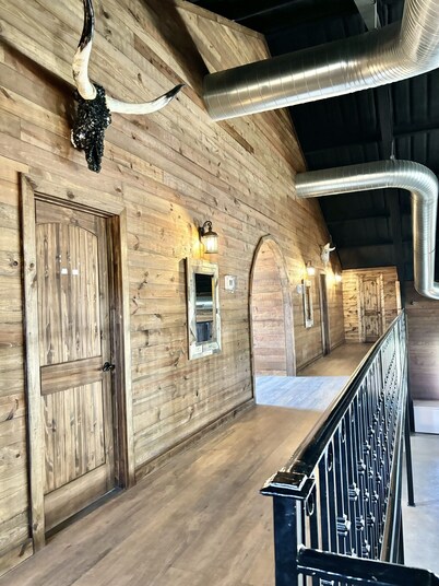 Cozy Longhorn Suite on the River