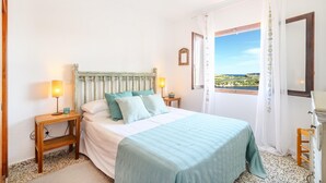 3 quartos, acesso à internet, roupa de cama