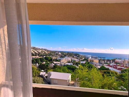 Vacation home 5 minutes walk from Roches Noires beach in St Gilles-ville