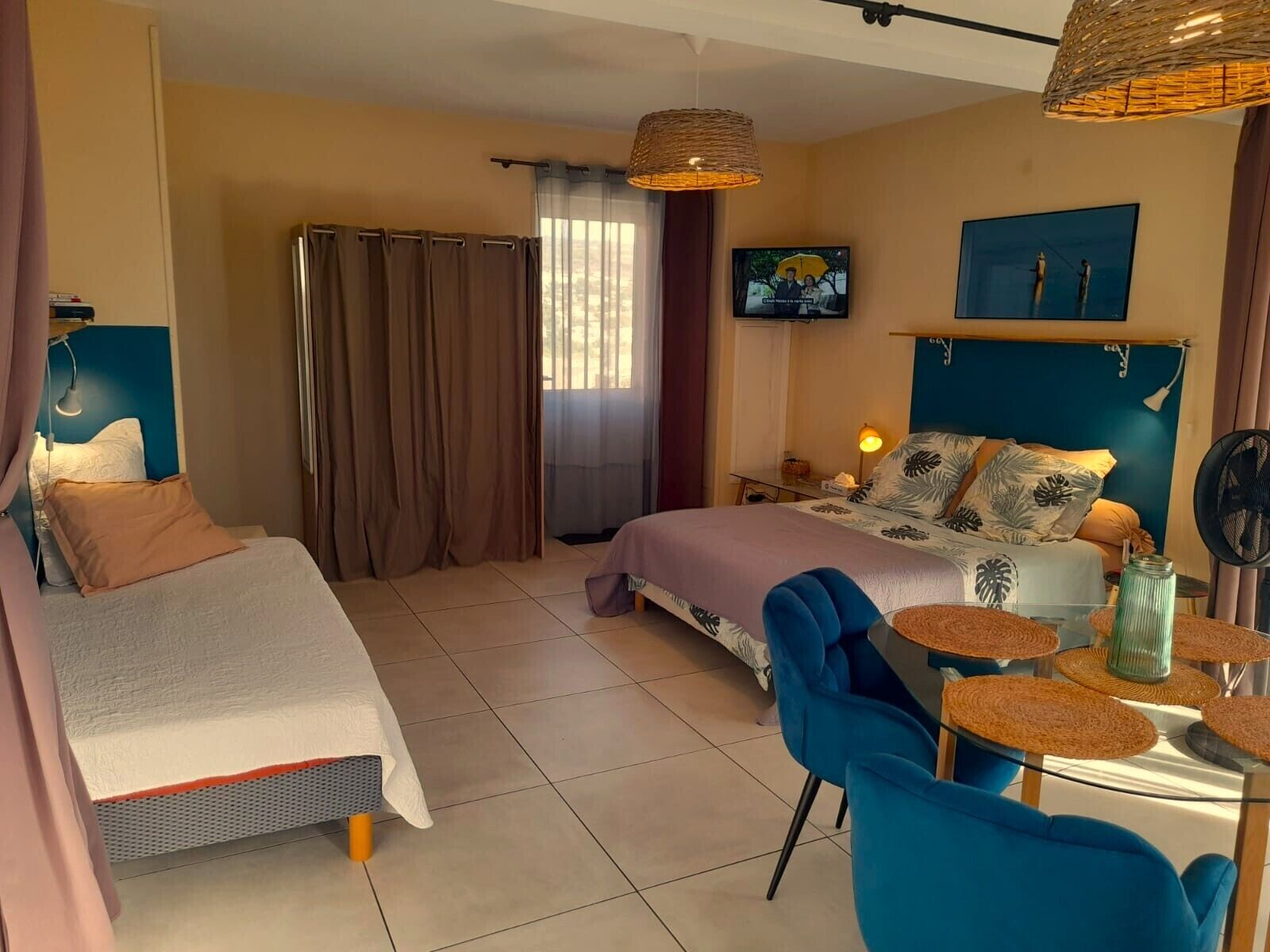 3 chambres, fer et planche à repasser, Wi-Fi, draps fournis