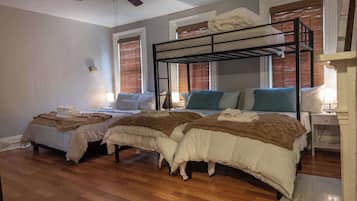 3 bedrooms, desk, iron/ironing board, travel cot