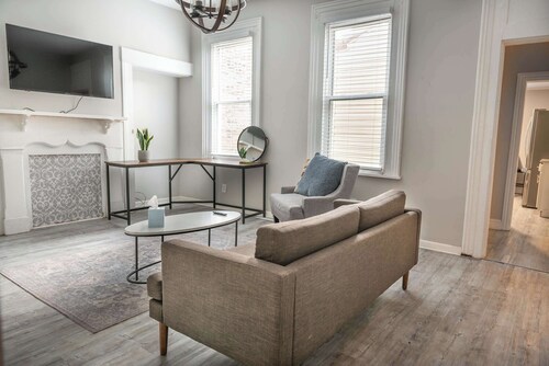 Beautiful 3-Bed w/ Parking Near AGH & Stadiums