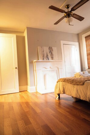 3 Schlafzimmer, Schreibtisch, Bügeleisen/Bügelbrett, Reisekinderbett