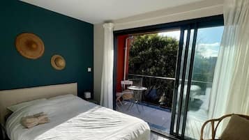 5 bedrooms, iron/ironing board, travel crib, WiFi