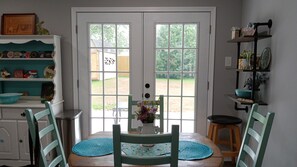 Interior - Charming 2-bedroom house in delightful Grandyle Village with AC (Grandyle Village)