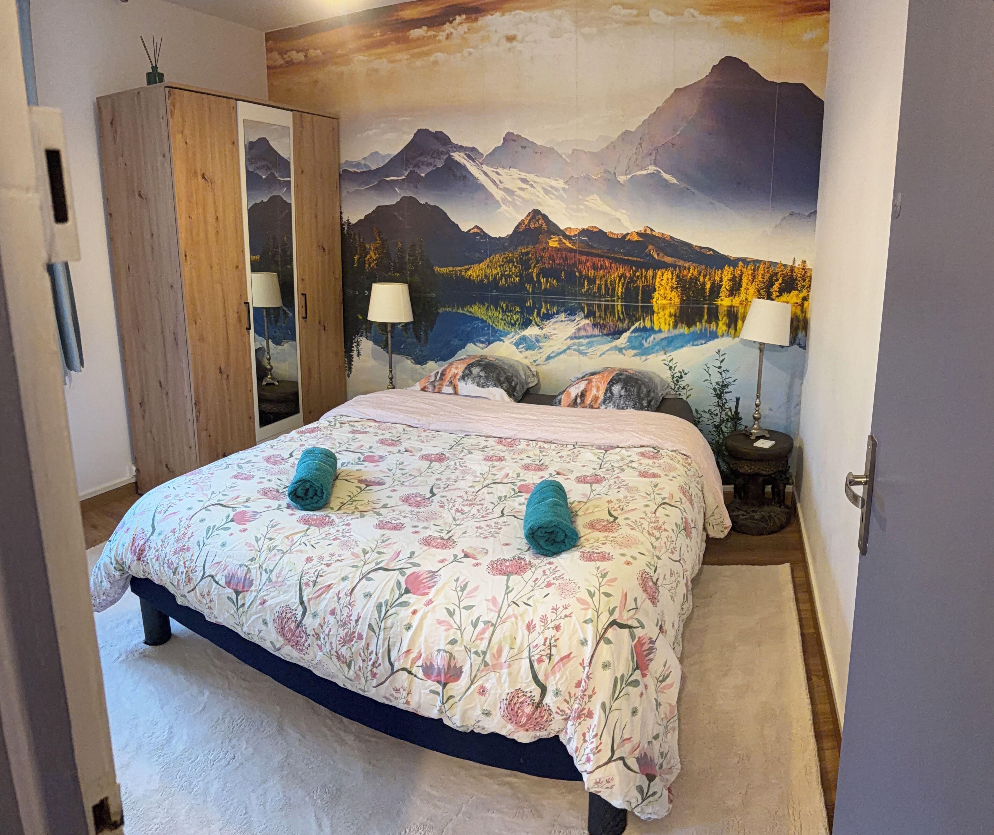 2 slaapkamers, een strijkplank/strijkijzer, reisbedje, gratis wifi