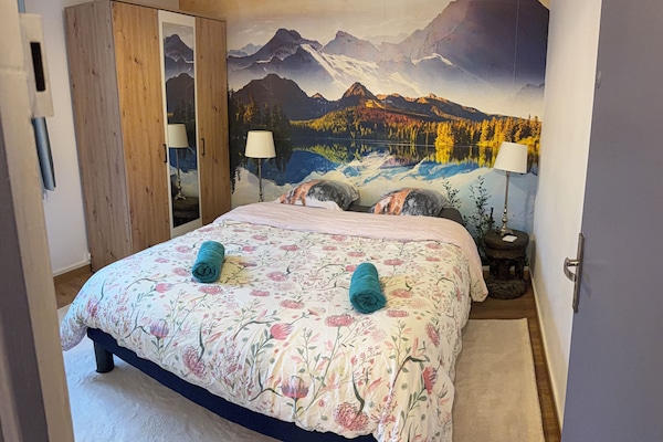 2 bedrooms, iron/ironing board, travel cot, free WiFi