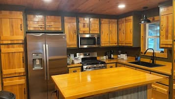 Fridge, oven, coffee/tea maker, toaster