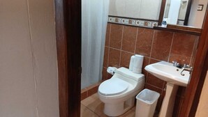A small bathroom with a toilet, sink, and trash bin. - Hotel Plaza YatBalam (Copan Ruinas)