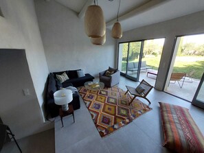 TV, books, printers - Village house with swimming pool (Vallabrix)