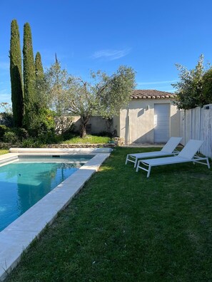 حمّام سباحة خارجي