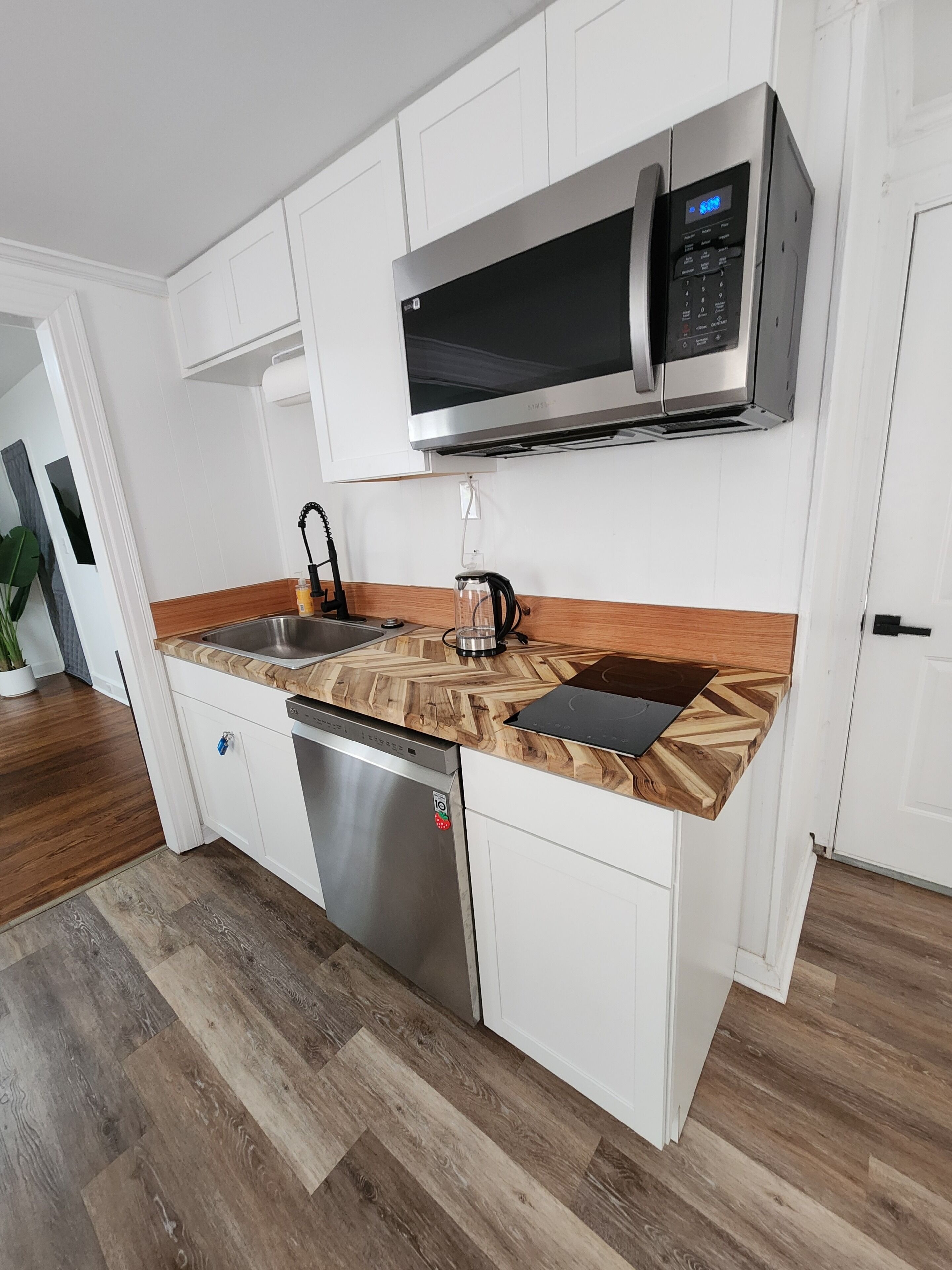 Microwave, dishwasher