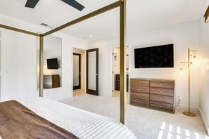 4 bedrooms, iron/ironing board, WiFi, bed sheets