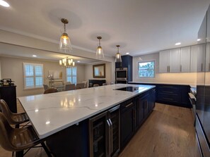 Geladeira, micro-ondas, fogão, cooktop