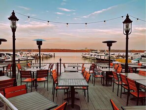Outdoor dining - Hidden Haven near DC:  4Bed, 4Bath, Gym, Garage, All Private Parking & Amenities (Alexandria)