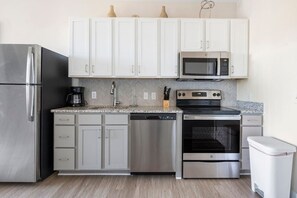 Cookware/dishes/utensils - Near Gulch City Skyline View (Nashville)