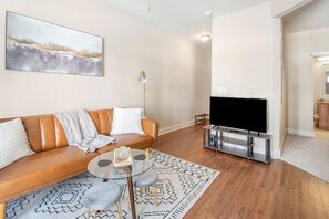 TV - Spacious Midtown 1 bd (Nashville)