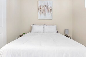 1 habitación, escritorio, tabla de planchar con plancha y wifi 