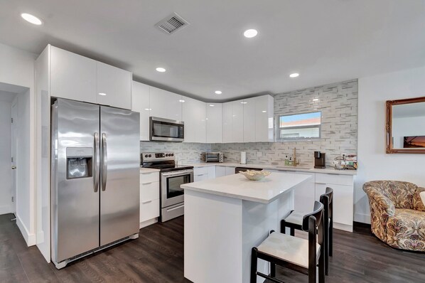 Fridge, microwave, oven, stovetop