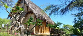 Welcoming cabin with WiFi in vibrant Máncora