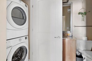 Hair dryer - Contemporary Midtown 1-Bedroom (Nashville)