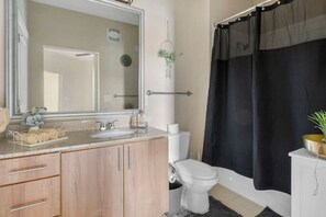 Hair dryer - Contemporary Midtown 1-Bedroom (Nashville)