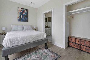 1 habitación, escritorio, tabla de planchar con plancha y wifi 