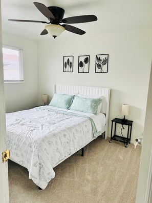 5 chambres, coffres-forts dans les chambres, fer et planche à repasser