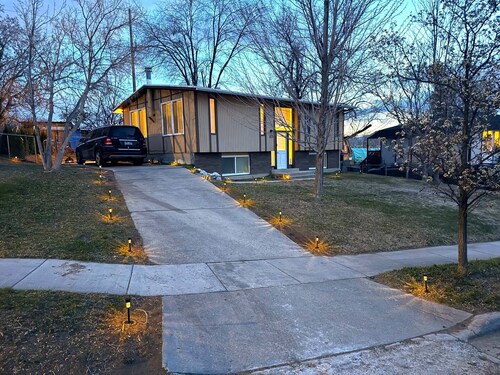 Sagar BnB - Comfy 5-bed 3-bath house ~30mins from Ski/ Hiking areas, Sandy, UT.