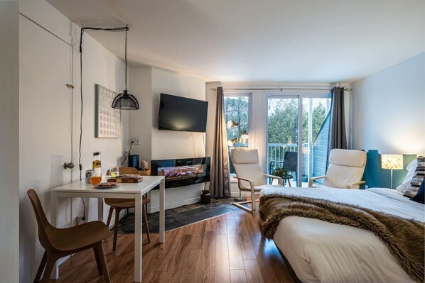 Iron/ironing board, free WiFi - Le Woodland By My Tremblant Location (Mont-Tremblant)