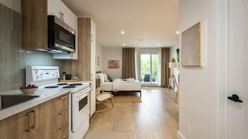 Fridge, microwave, oven, coffee/tea maker