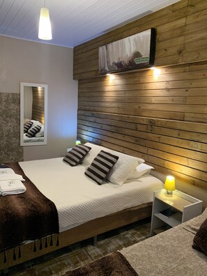 Quarto Triplo com banheiro privativo - Curicacas | Free WiFi - Pousada CapeTown (Cambará do Sul)