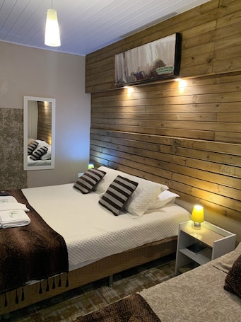 Quarto Triplo com banheiro privativo - Curicacas | Free WiFi