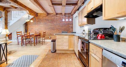 Mariner's Loft on Main St - Right Downtown!