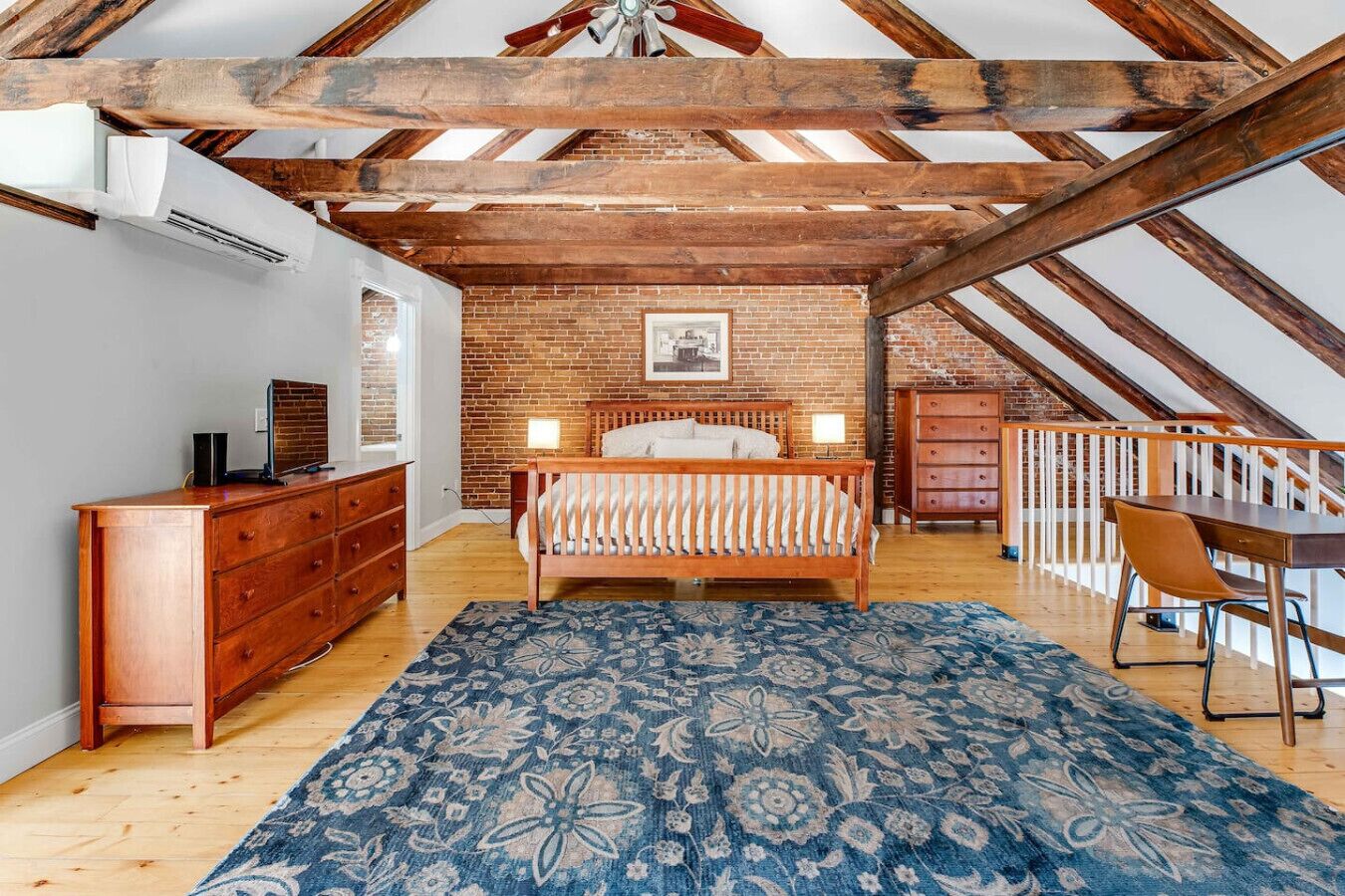 2 bedrooms, desk, iron/ironing board, WiFi