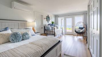 Tabla de planchar con plancha, wifi, ropa de cama